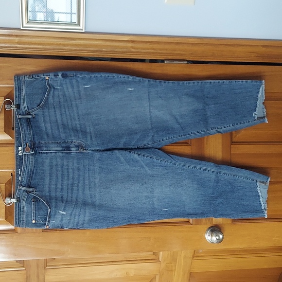 EVRI Denim - 🆕➕️ Evri Ankle Distressed and Stretchy Size 24W Blue Jeans